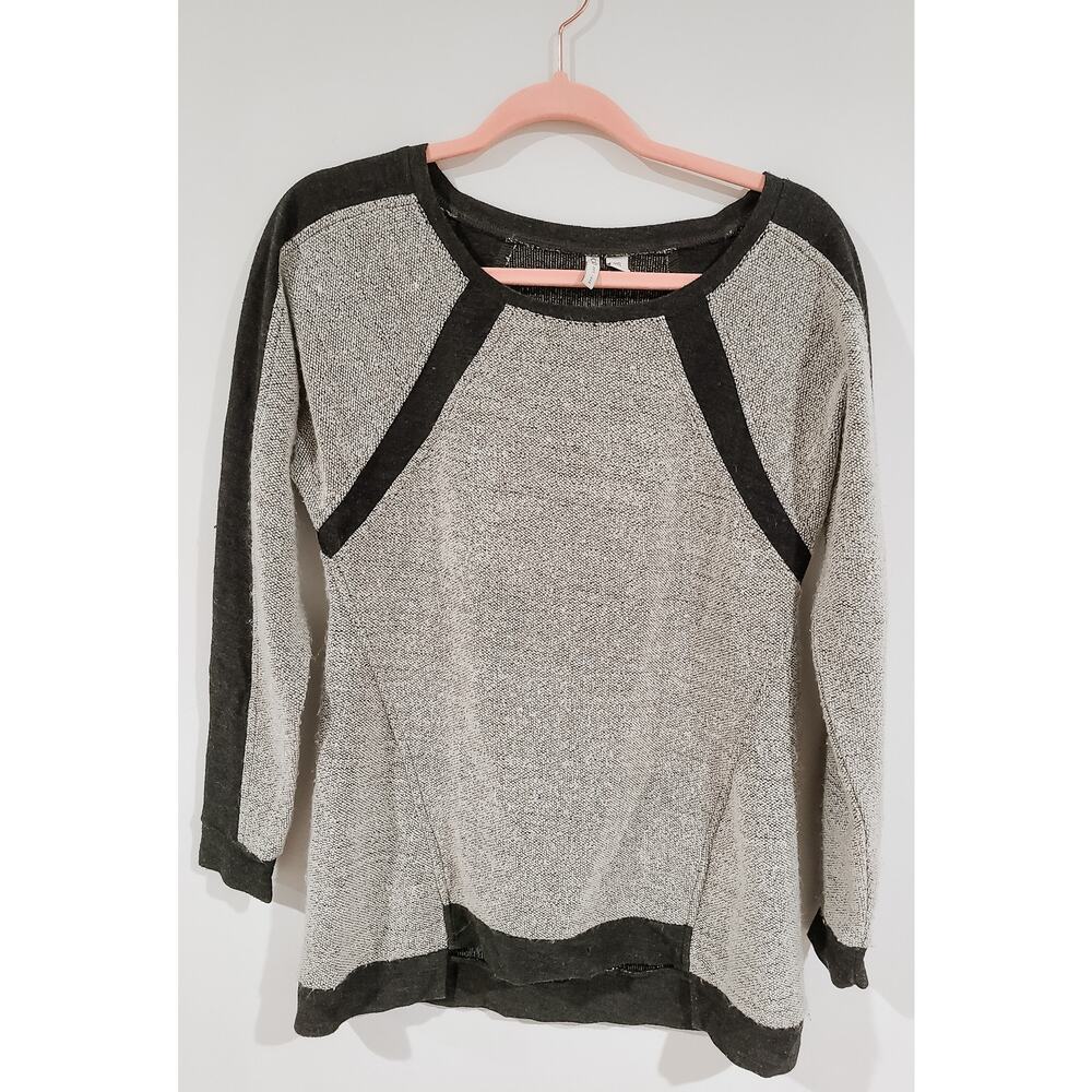 Women's Cato Black and Gold Glitter Sweater Size XS